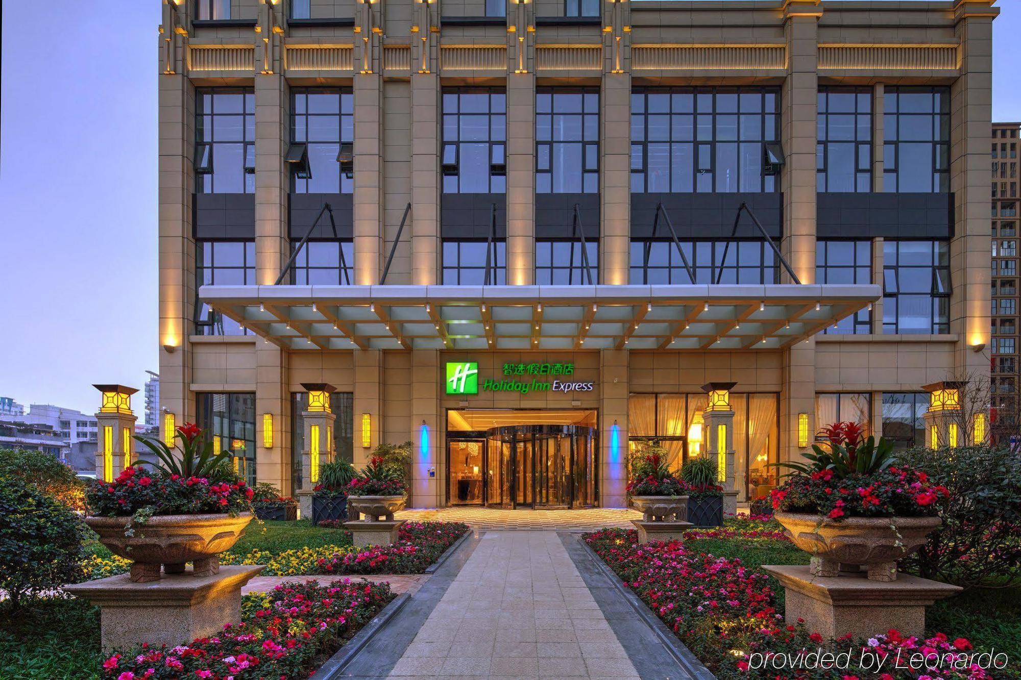Holiday Inn Express Chengdu Huanhuaxi By Ihg-Near Jinsha Site Musem,Near Wuhou Temple Museum,Welcome Drinks,Free Gym,Free Self-Service Laundry Thành Đô Ngoại thất bức ảnh